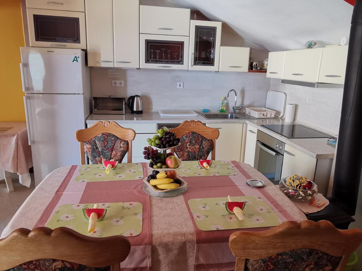 Nina Apartman Podstrana